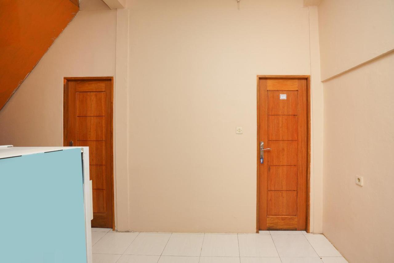 Oyo 2656 Az Zahra Residence Syariah Сурабая Экстерьер фото