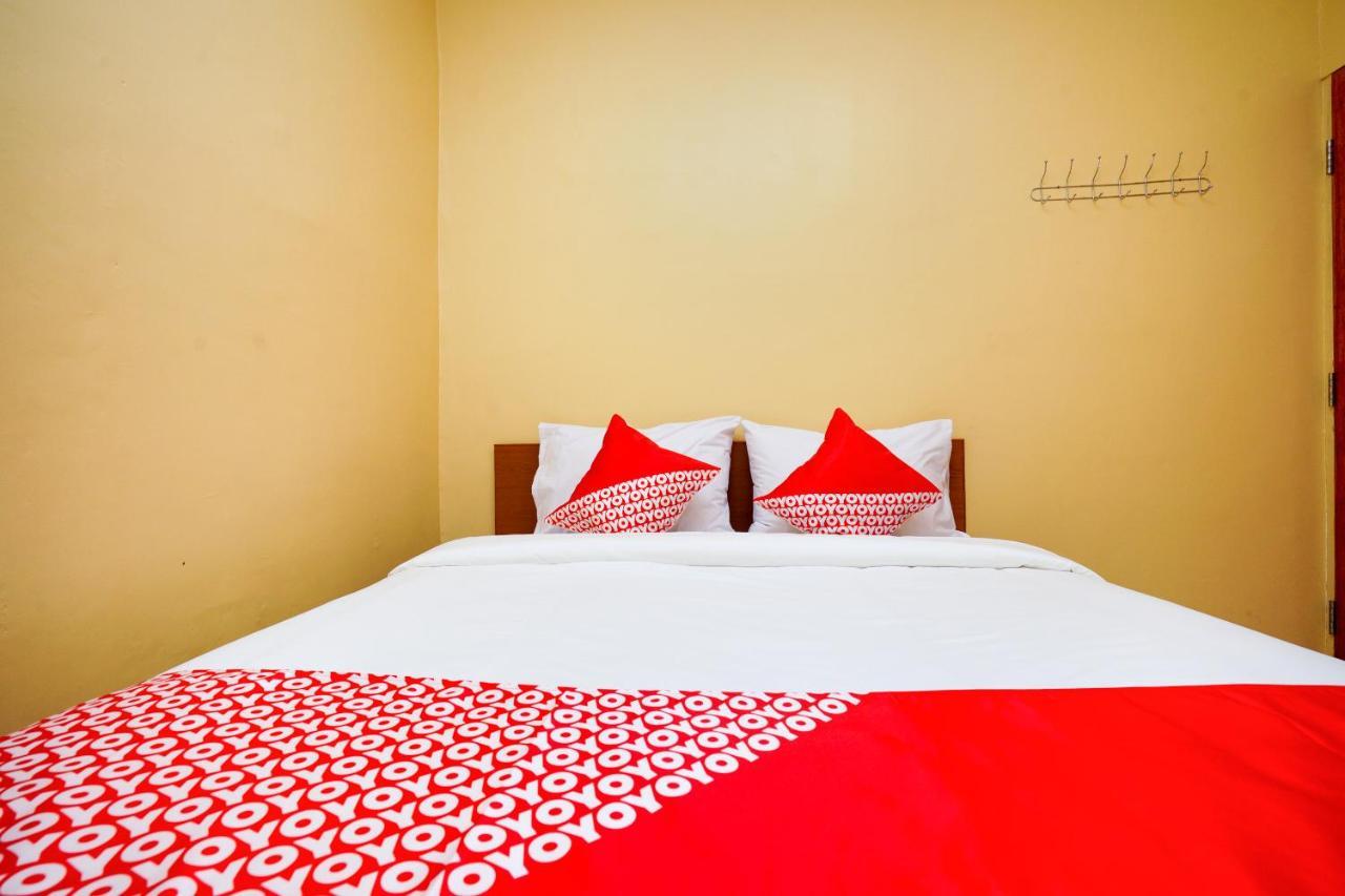 Oyo 2656 Az Zahra Residence Syariah Сурабая Экстерьер фото